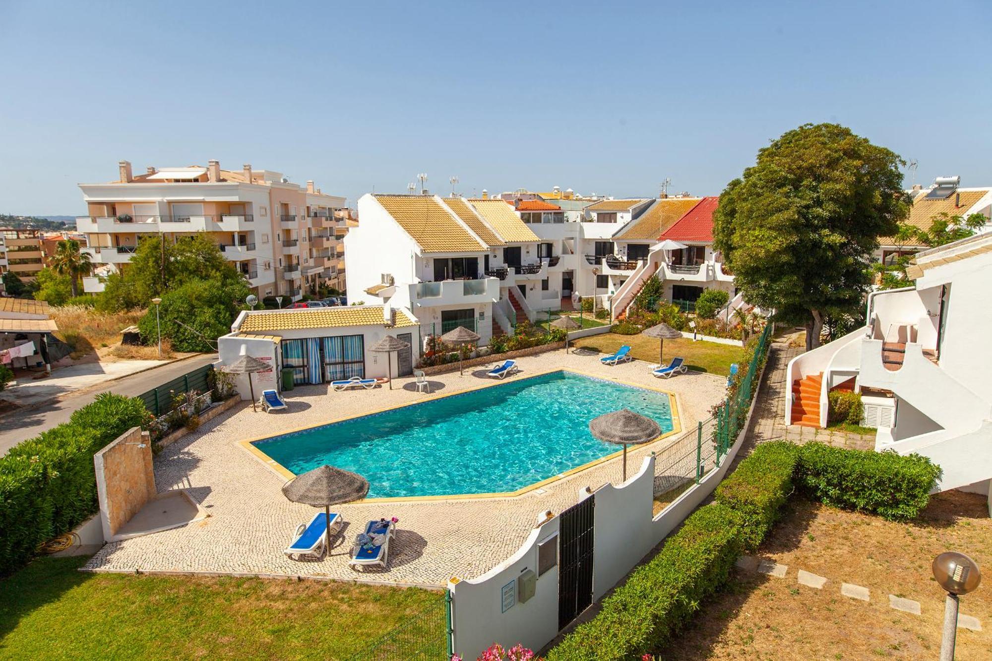 C06 - Water Tower Townhouse With Pool Lagos
