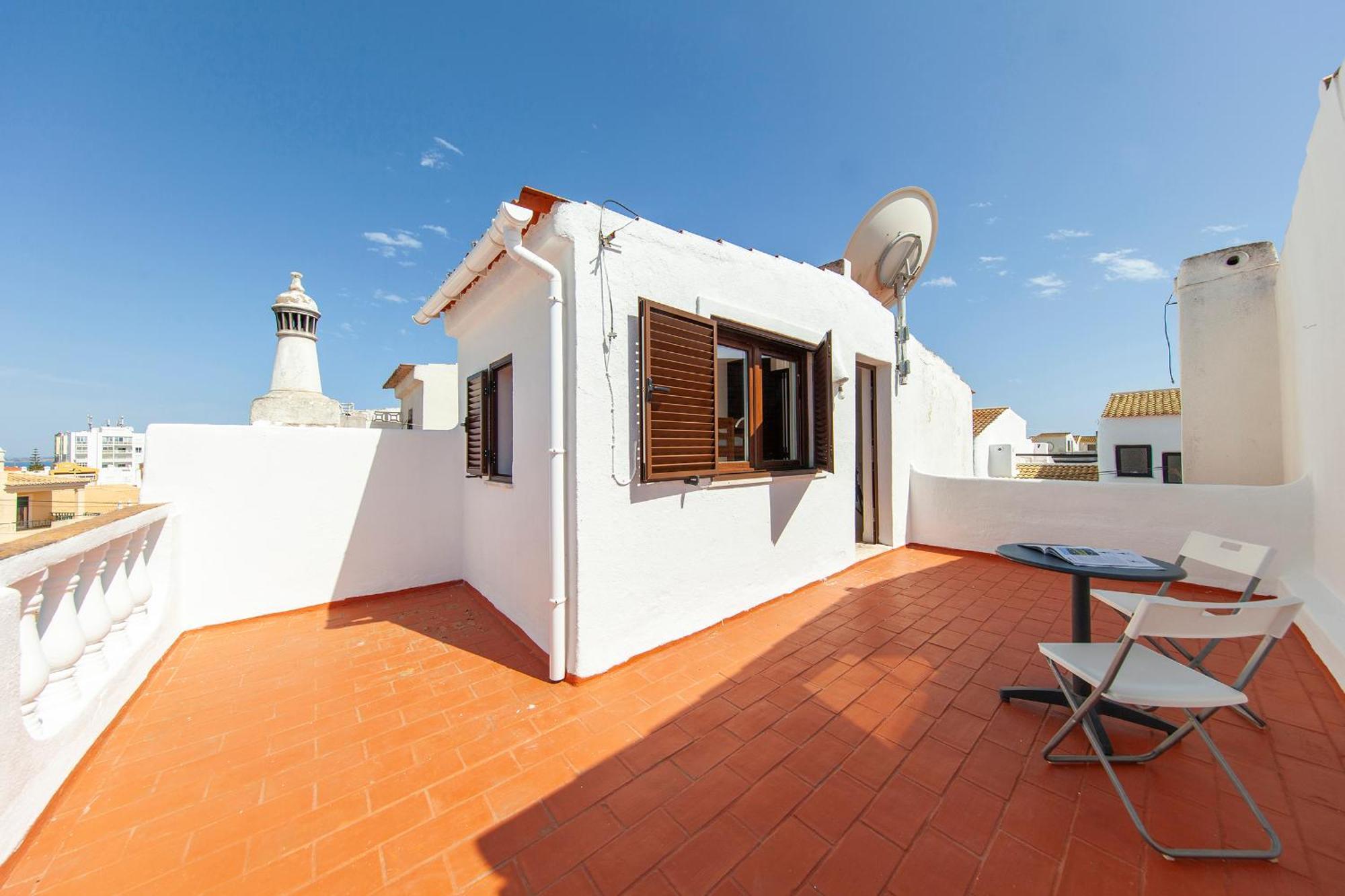 C06 - Water Tower Townhouse With Pool Holiday home