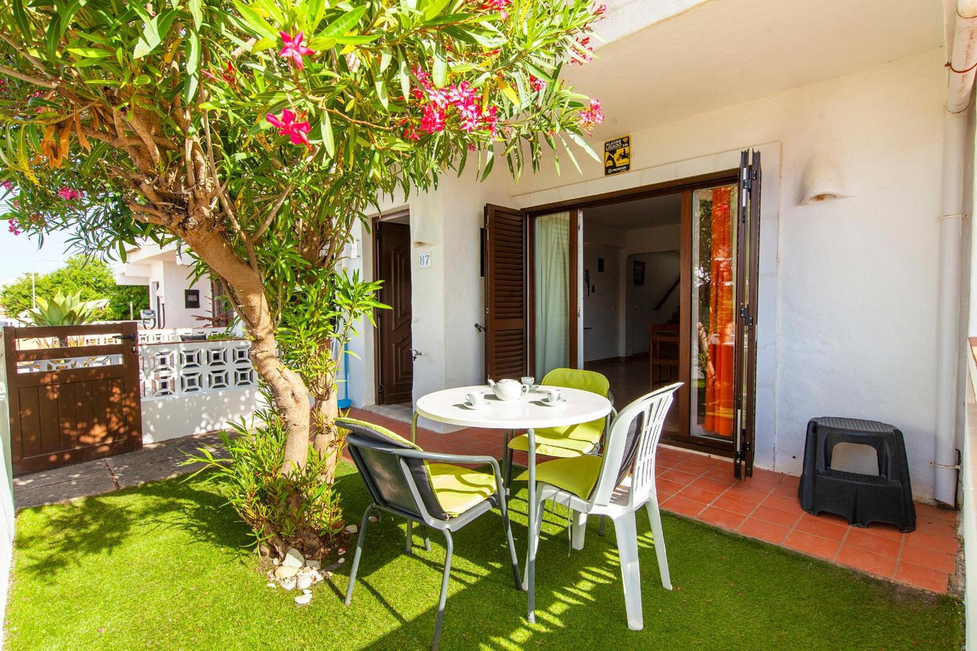C06 - Water Tower Townhouse With Pool Holiday home *